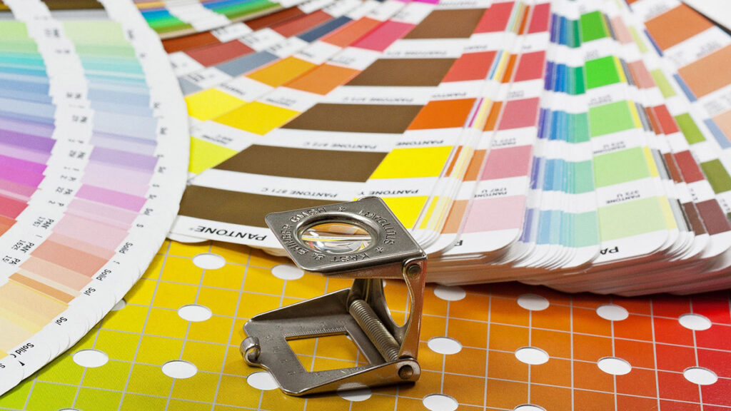 Colores Pantone y conversión a CMYK: guía rápida para diseñadores